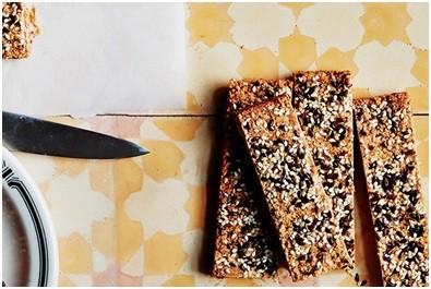 Crunchy Cashew and Sesame Bars