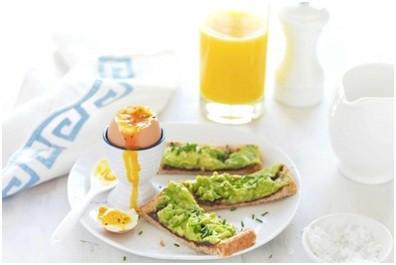 Boiled Eggs with Avocado Sliders